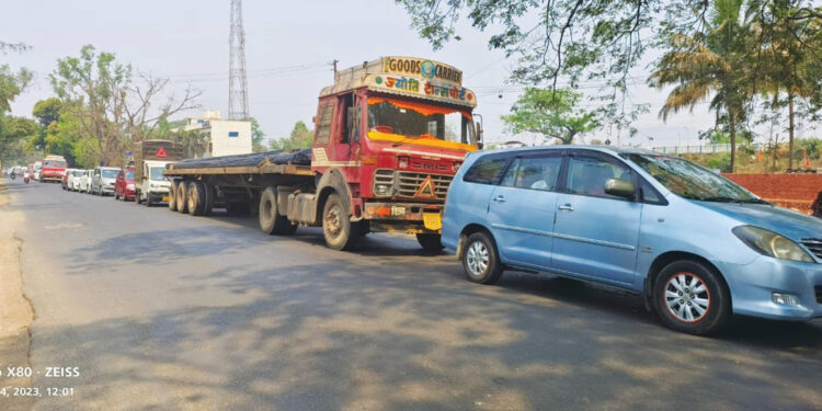 होळी उत्सवावर वाहतूक कोंडीचे पाणी !