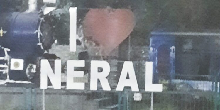 नेरळ रेल्वे स्थानकातील सेल्फी पॉईंट अंधारात