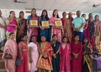 सर्वसामान्यांसाठी झटणार्‍या महिलांचा सन्मान