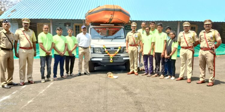 माणगाव येथे रुग्णवाहिकेचे लोकापर्ण