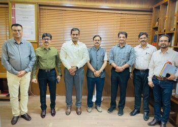 सहकारी संस्थांनी कामकाजामध्ये व्यावसायिकता आणणे आवश्यक