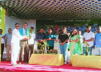 चित्रलेखा पाटील यांच्या माध्यमातून मोफत सायलकींचे वाटप