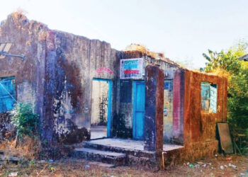 ताडगाव ग्रामपंचायत कार्यालय भग्नावस्थेत