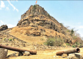 तळागडाचे बुरुज ढासळताहेत