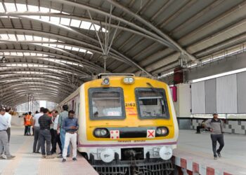 अखेर खारकोपर-उरण मार्गावरून रेल्वे धावली