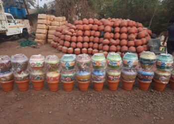 रंगीबेरंगी माठाना मागणी: ३०० ते ४००  रुपयांना विक्री