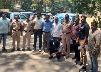 चारचाकी वाहन चोरट्यास अटक