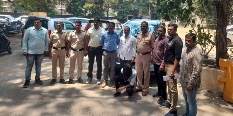 चारचाकी वाहन चोरट्यास अटक