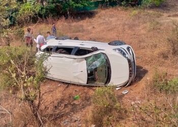 भीषण अपघात ! कार दरीत कोसळली