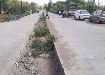 भिसेगाव ते चारफाटा रस्त्याचे काम पूर्ण