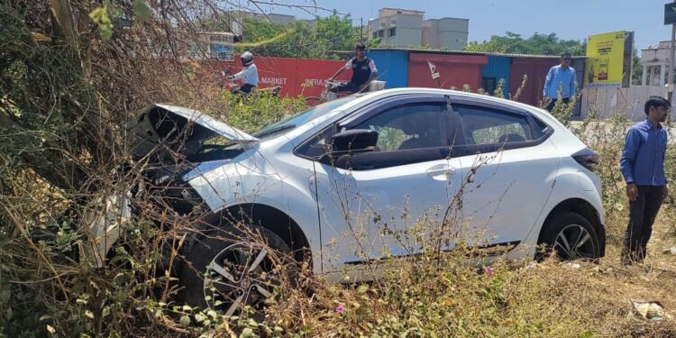 कल्याण-कर्जत रस्त्यावर अपघात