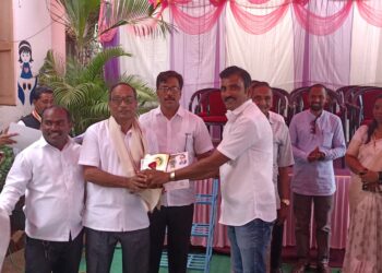 नगरपंचायतीतर्फे निवृत्त शिक्षकांचा सन्मान