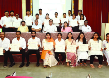 जे. एस. एम चे पदवी प्रमाणपत्र वितरण