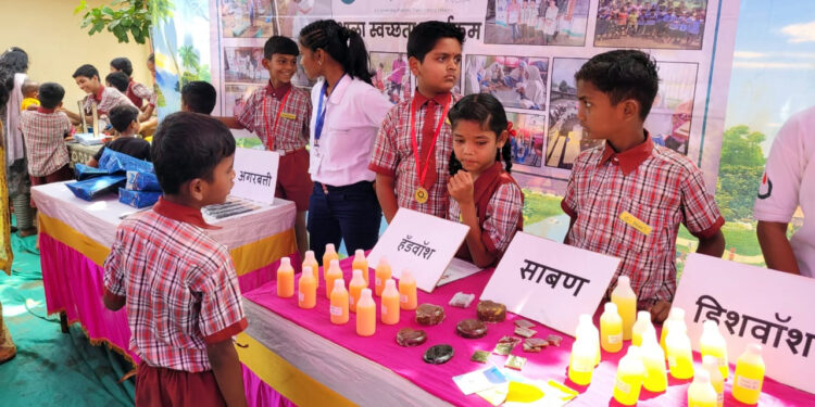 बलीवरे शाळेत हायजिन बाजार