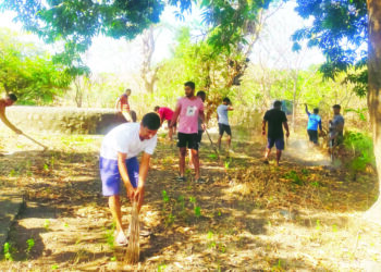 मैत्री कट्टातर्फे विहिरीची साफसफाई