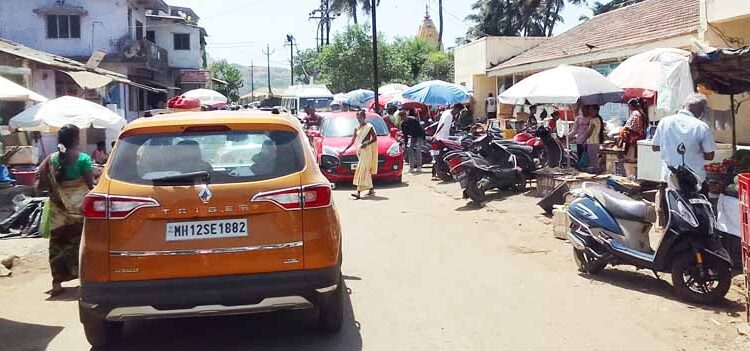 मच्छीमार्केटजवळ वाहतूक कोंडी