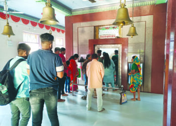 सिद्धिविनायक मंदिरात भक्तांची गर्दी