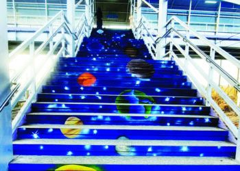 रंगसंगतीमुळे वांगणी रेल्वे स्थानक आकर्षक