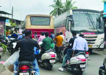 निजामपुरात वाहतूक कोंडीची डोकेदुखी
