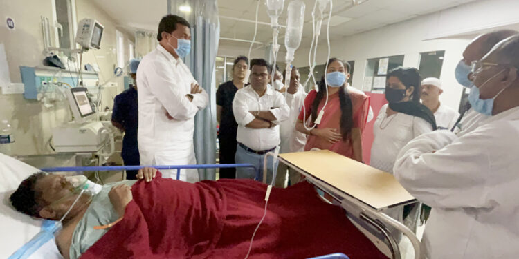 नाना पटोले यांची एमजीएम रुग्णालयात भेट