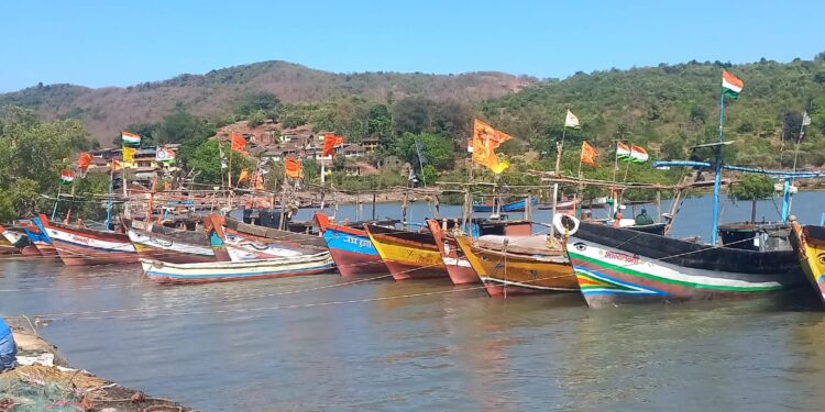 तळा तालुक्यातील कोळी बांधव आर्थिक संकटात