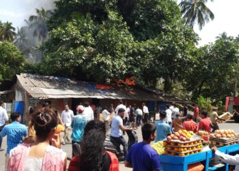 ठीकरुळ नाक्यावरील रेशनिंग दुकानाला आग