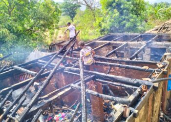 शॉर्टसर्किटमुळे घराला आग