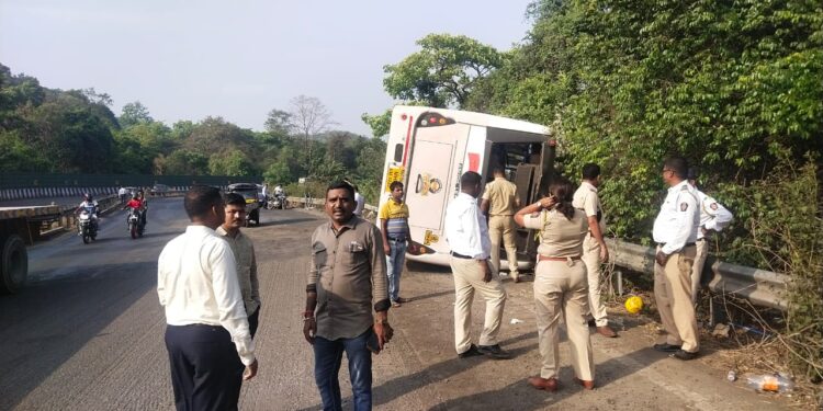 शिवशाही बस अपघात; एकाचा मृत्यू तर 22 जण जखमी