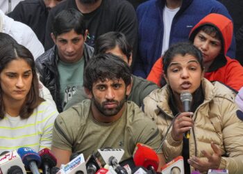 कुस्तीगिरांच्या न्याय लढ्याला राजकीय पाठिंबा