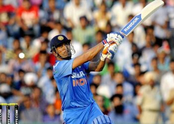 धोनीच्या विजयी षटकाराचा स्मृतीस्तंभ