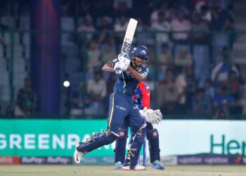 गुजरातचा सलग दुसरा विजय