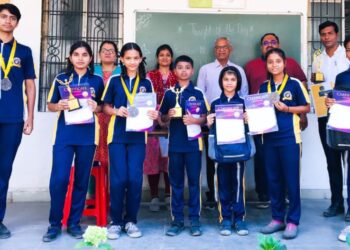 रंगोत्सव स्पर्धेत देशमुख स्कूलचे यश