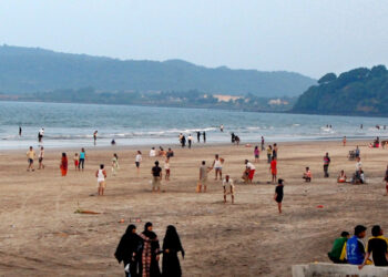 रायगडमधील समुद्रकिनारे फुल्ल