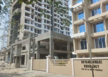 अन् क्षणात तो 19 व्या मजल्यावरुन खाली पडला