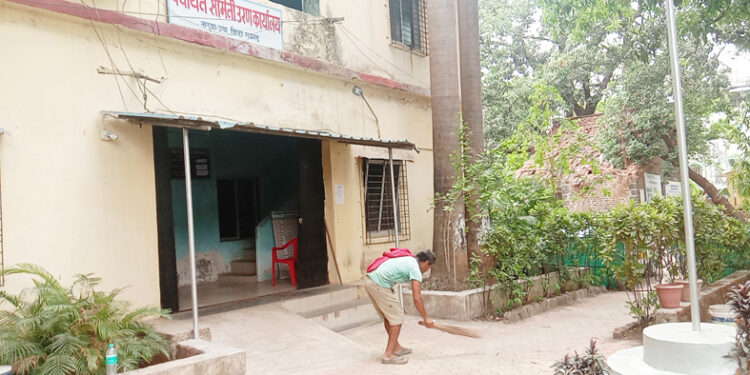 पंचायत समिती कार्यालयात स्वच्छता मोहीम