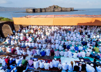 जिल्ह्यात रमजान ईद उत्साहात साजरी