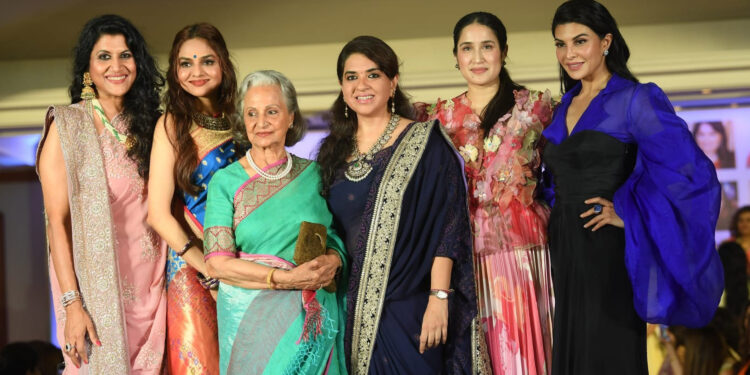 महिलांचे कॅन्सर मदतीसाठी योगदान