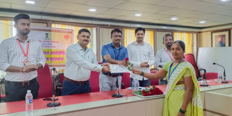 बाल व माता मृत्यू रोखणार्‍या  महिलांचा सत्कार