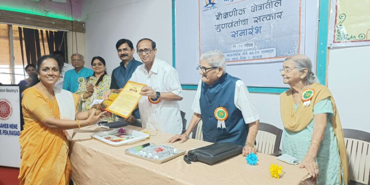  नेने फाऊंडेशन,सोबतीतर्फे पुरस्कार वितरण