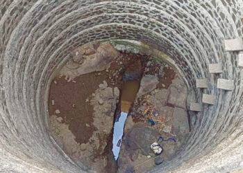 पाण्यासाठी आदिवासींची कसरत; प्रशासनाचे दुर्लक्ष