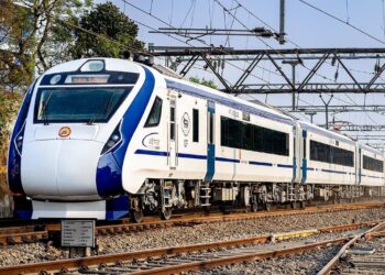 मोठी बातमी! कोकण रेल्वेमार्गावर धावणार वंदे भारत एक्सप्रेस