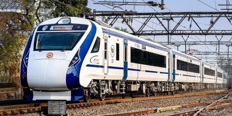 मोठी बातमी! कोकण रेल्वेमार्गावर धावणार वंदे भारत एक्सप्रेस