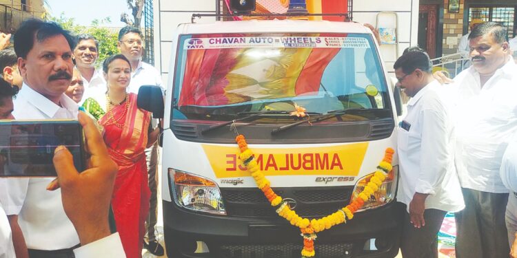 शेकापतर्फे न्हावे येथे रुग्णवाहिकेचे लोकार्पण