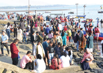 वाढत्या तापमानात पर्यटकांची रायगडला पसंती