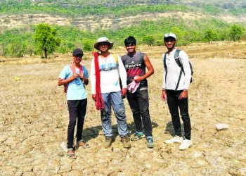 कड्यावर अडकलेल्या तीन युवकांचे वाचवले प्राण