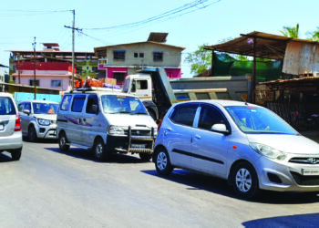 वाहतूक कोंडीने नागरिक त्रस्त