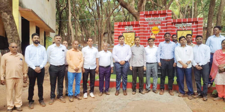 माथेरानमध्ये हुताम्यांना अभिवादन