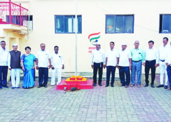 आंबेपूर येथे झेंडावंदन