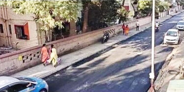 कळंबोलीत अंतर्गत रस्त्यांचे डांबरीकरण