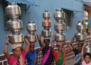 लाखोंच्या दोन योजना, तरीही गाव तहानलेलेच..